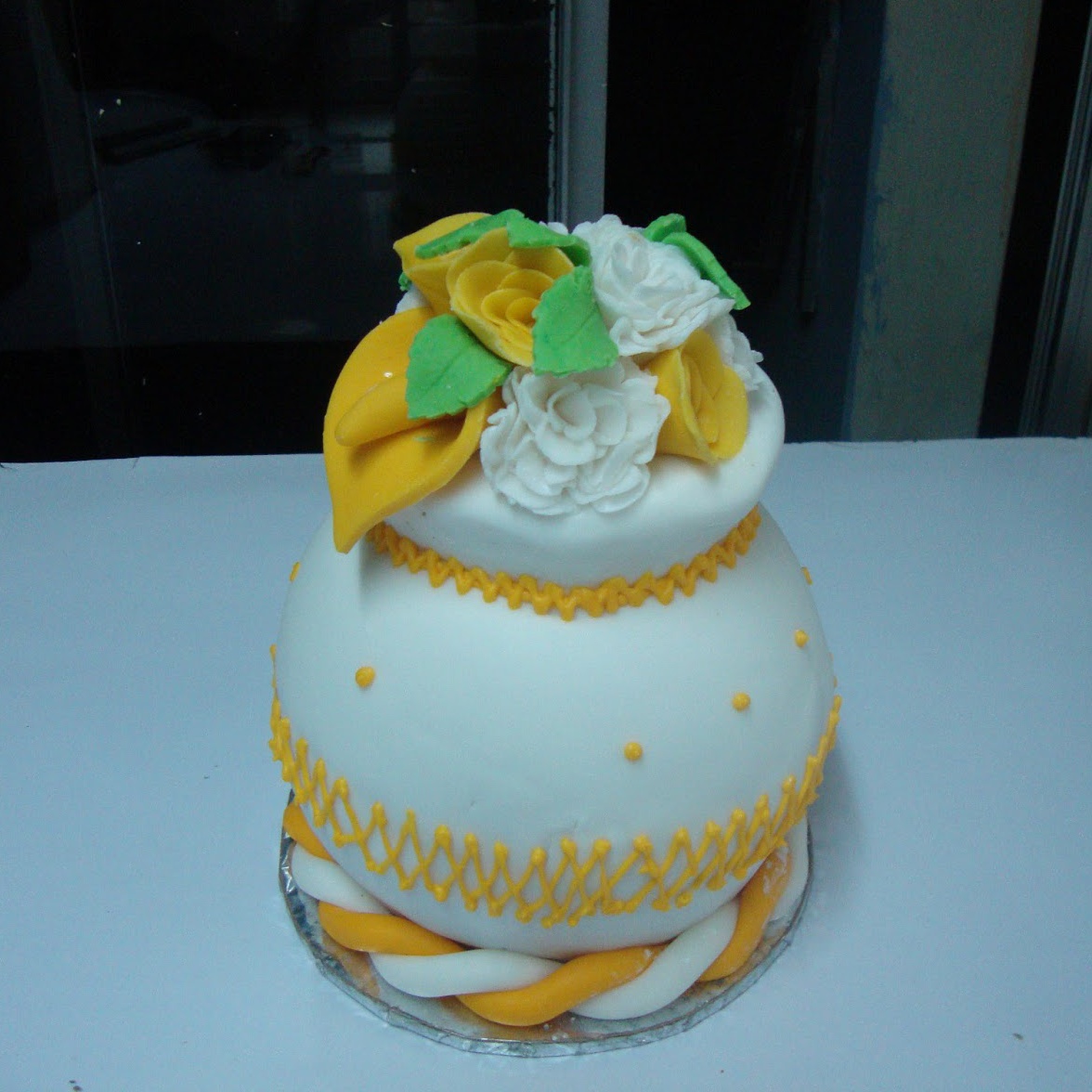 African pot themed celebration cake
